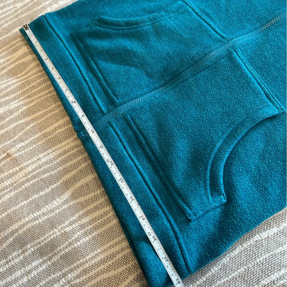 Patagonia Hooded Fleece Zip-up - Picture 15 of 15